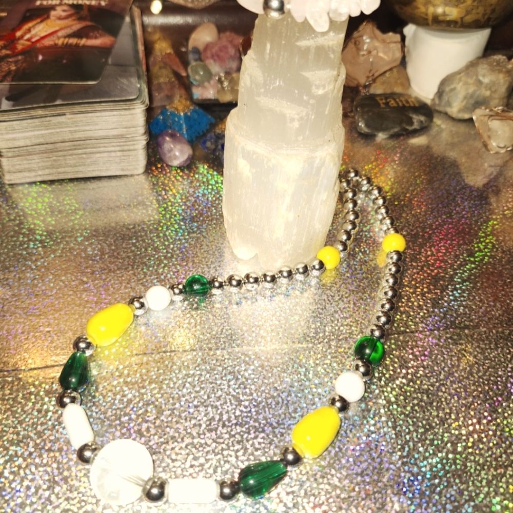 Green and yellow beaded short style necklace.